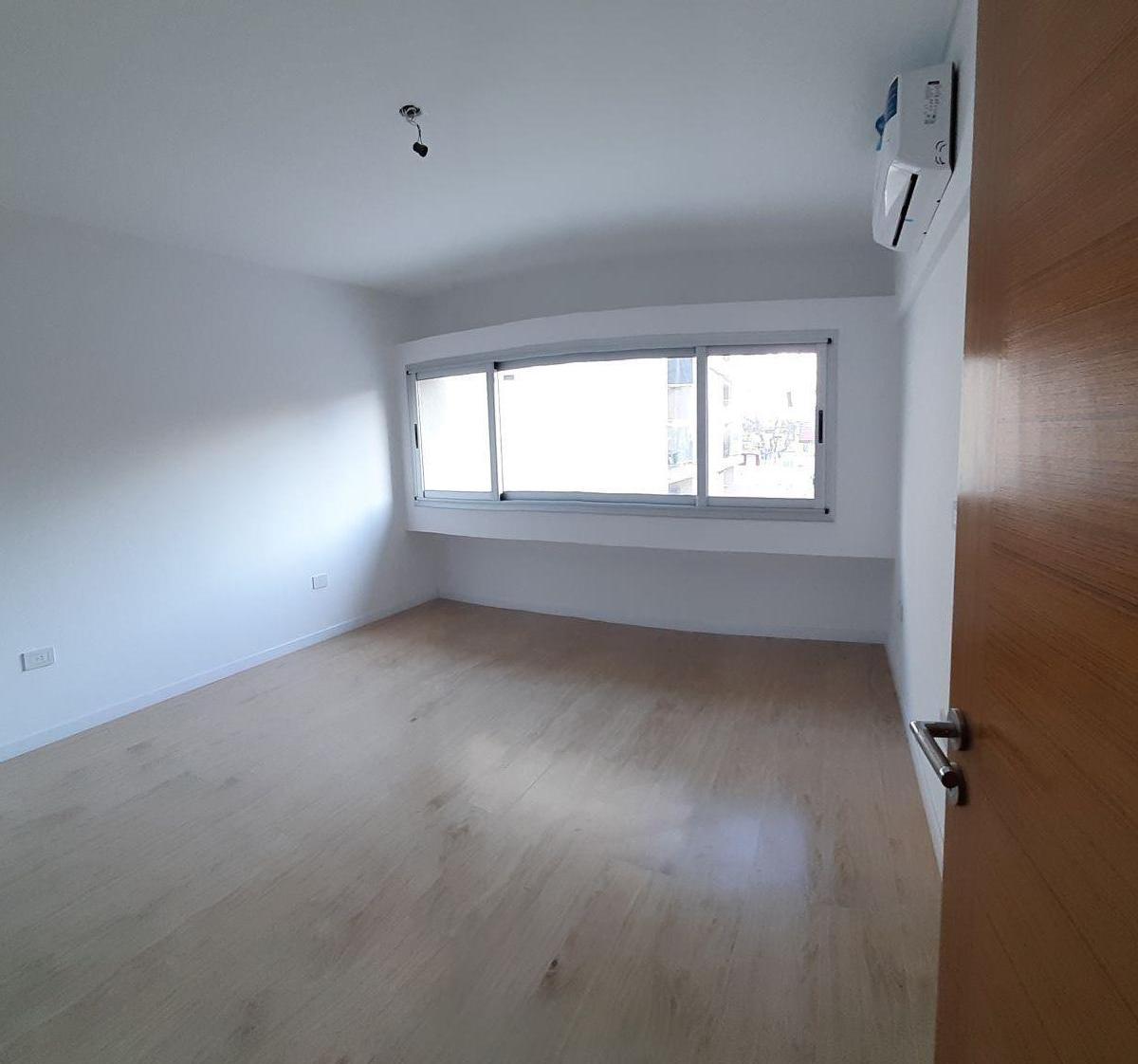 Departamento en Villa Luro 4 Ambientes con Cochera Doble Incluida y Aires. 1