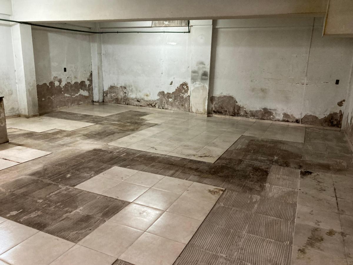 Foto de Local comercial amplio en liniers, excelente ubicacion. Se escuchan, imagen 4