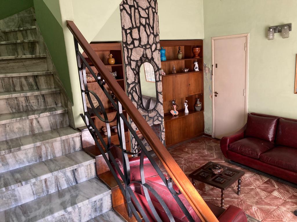 Ph 4 ambientes con cochera, patio y terraza con parrilla en excelente estado.