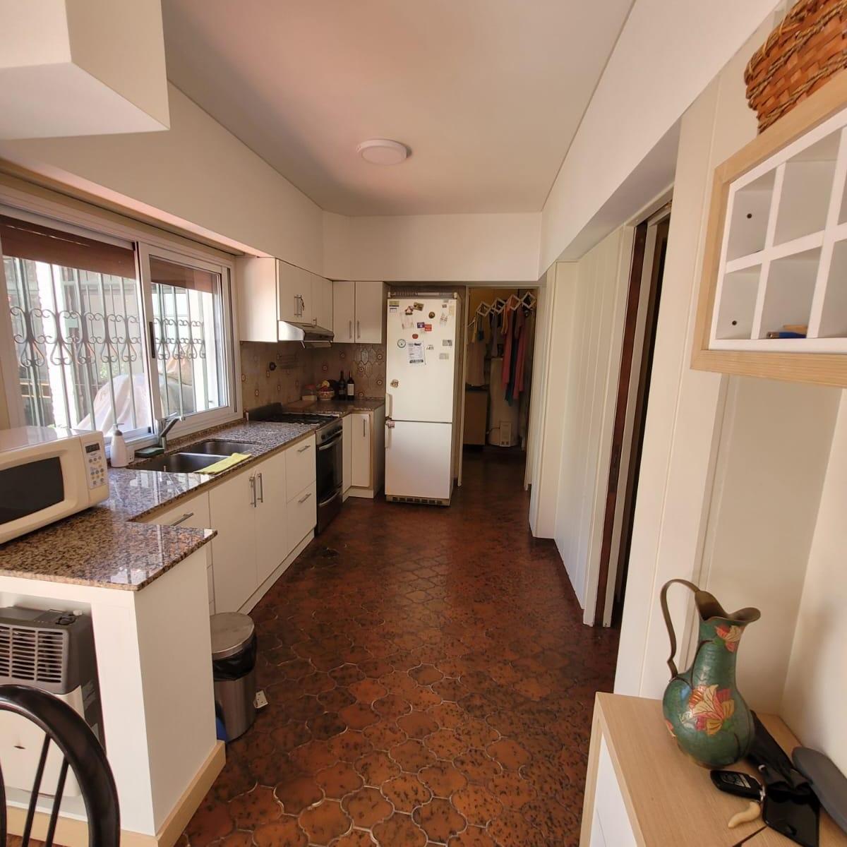 Casa 4 Ambientes con Cochera Parque y Quincho en Excelente Estado en Villa Luro 4