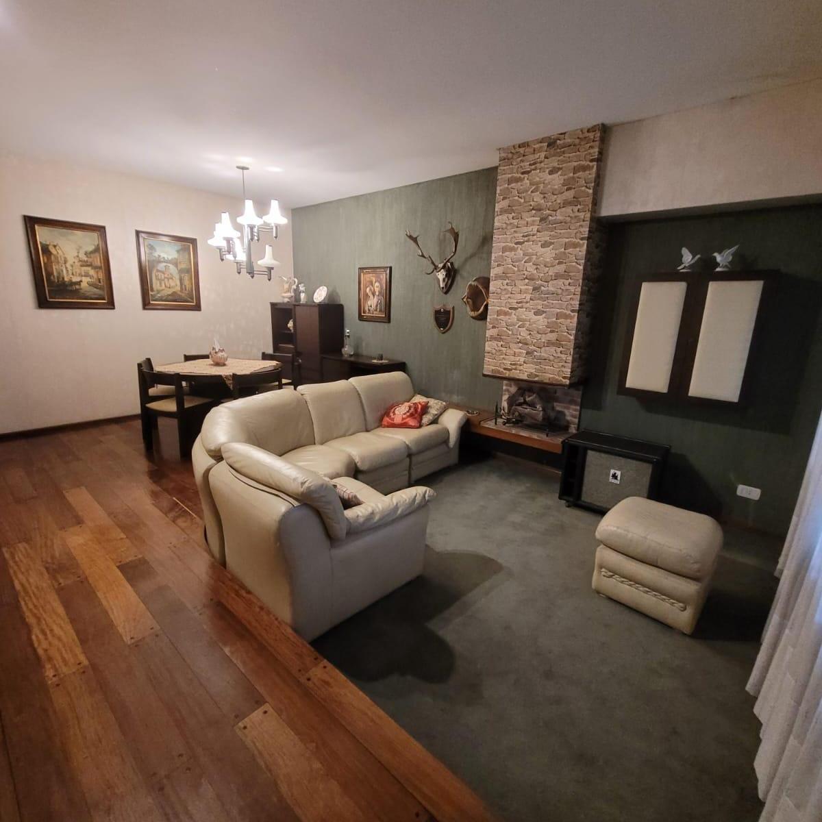 Casa 4 Ambientes con Cochera Parque y Quincho en Excelente Estado en Villa Luro 1