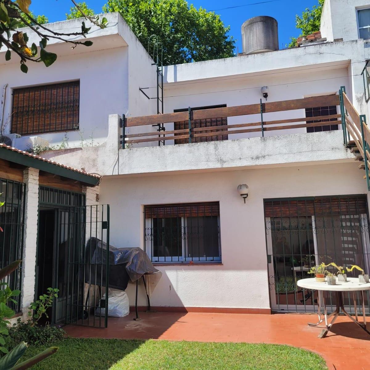 Casa 4 Ambientes con Cochera Parque y Quincho en Excelente Estado en Villa Luro 3