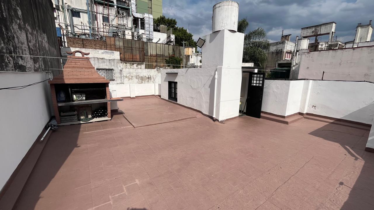 PH 4 ambientes con patio terraza con parrilla en excelente estado. Entrada independiente.