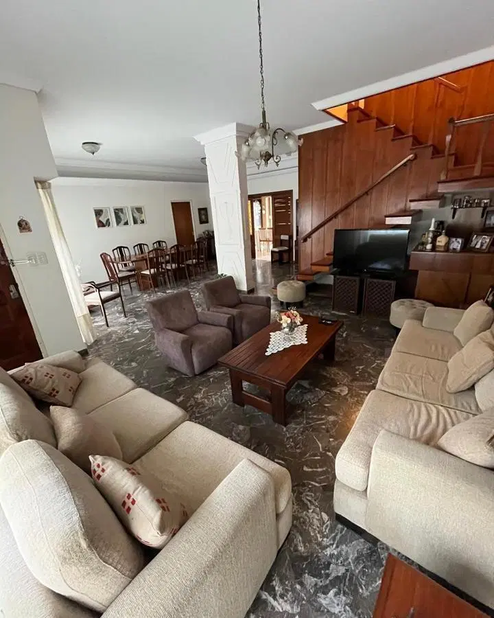 Casa 5 Ambientes con cochera, Patio con jardin ,parrilla y doble terraza.440mts2 3