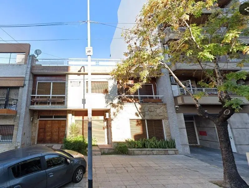 Casa 5 Ambientes con cochera, Patio con jardin ,parrilla y doble terraza.440mts2 4