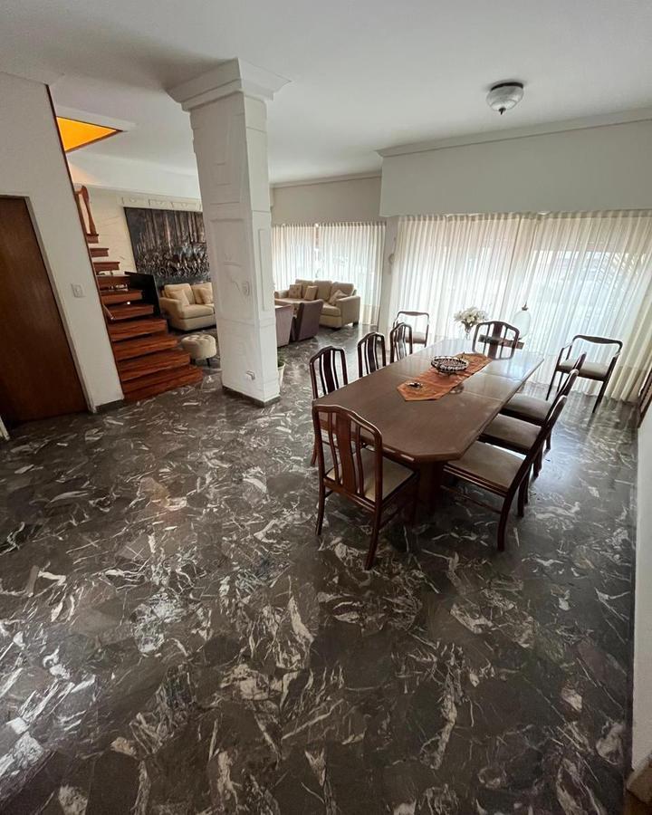 Foto de Casa 5 Ambientes con cochera, Patio con jardin ,parrilla y doble, imagen 2
