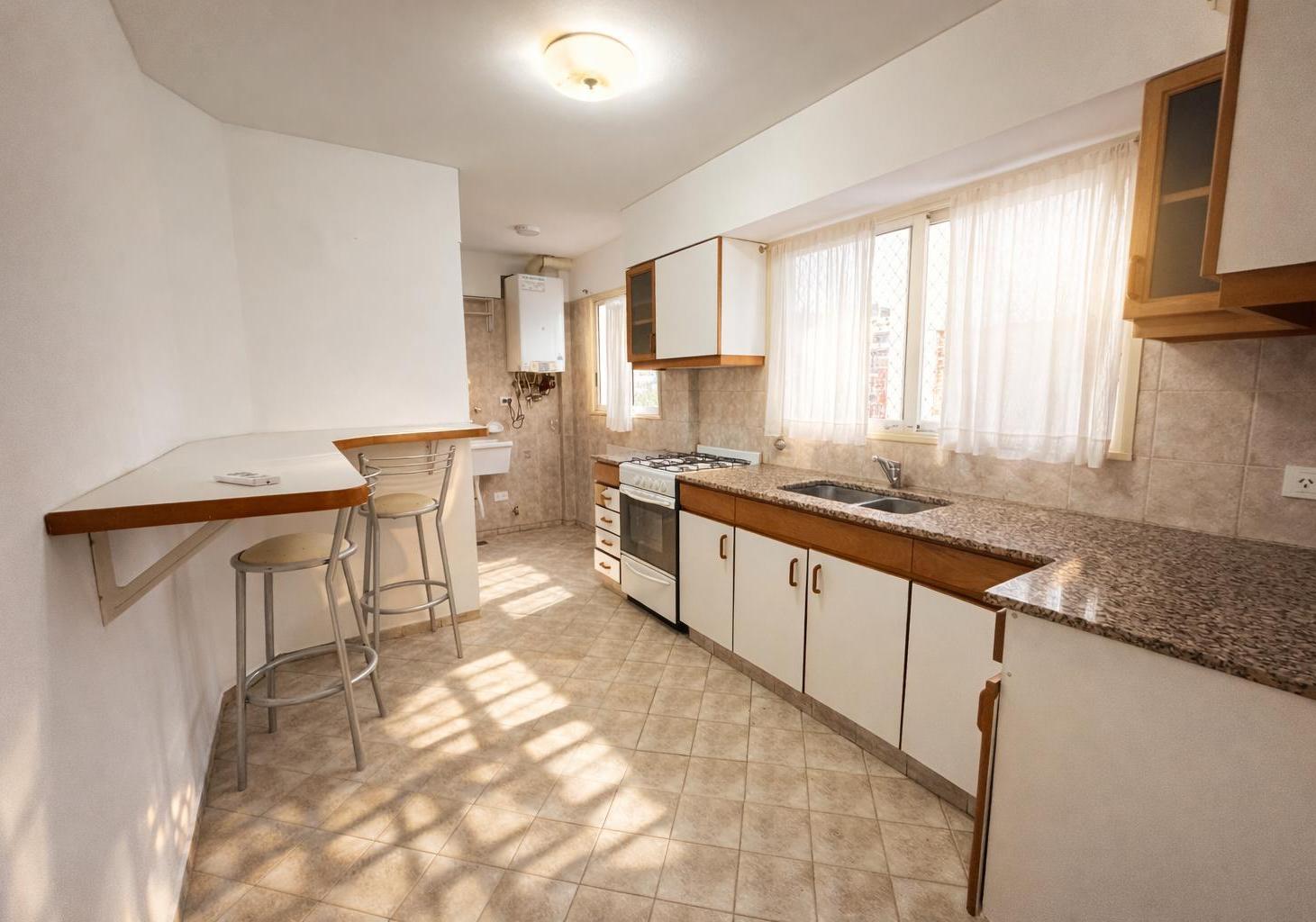 Foto de Departamento 3 ambientes con cochera, baño y toilette. Excelente estado, imagen 4