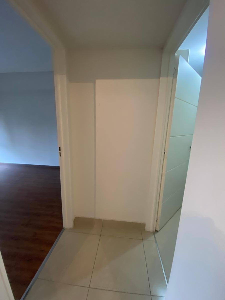 Foto de DEPARTAMENTO 2 AMB. BANFIELD APTO PROFESIONAL., imagen 2