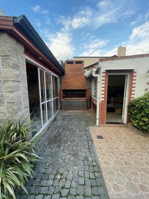Casa con 2 dormitorios y 219 m² en venta en Banfield