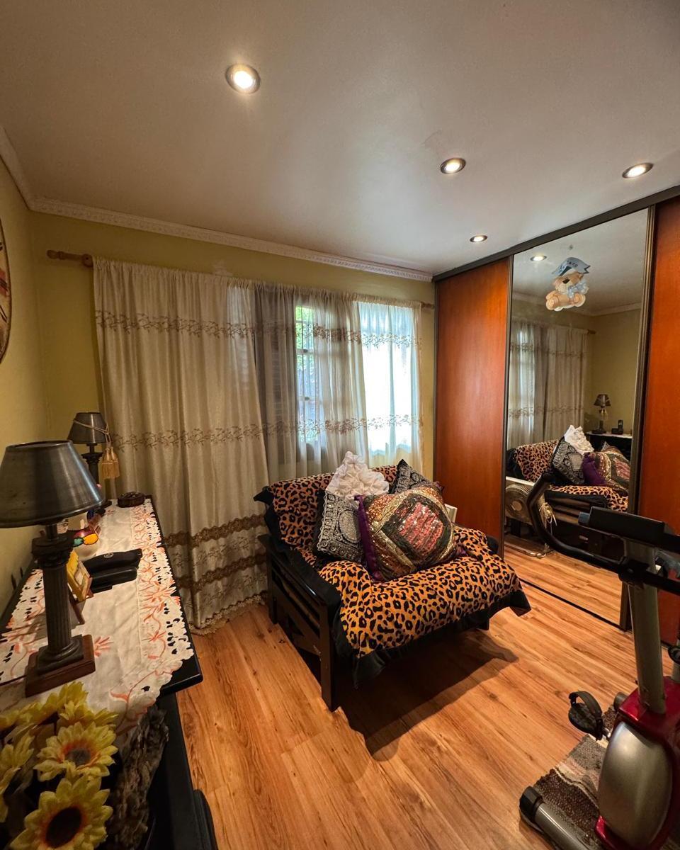 Hermosa Casa con Parque y Quincho en Banfield 4