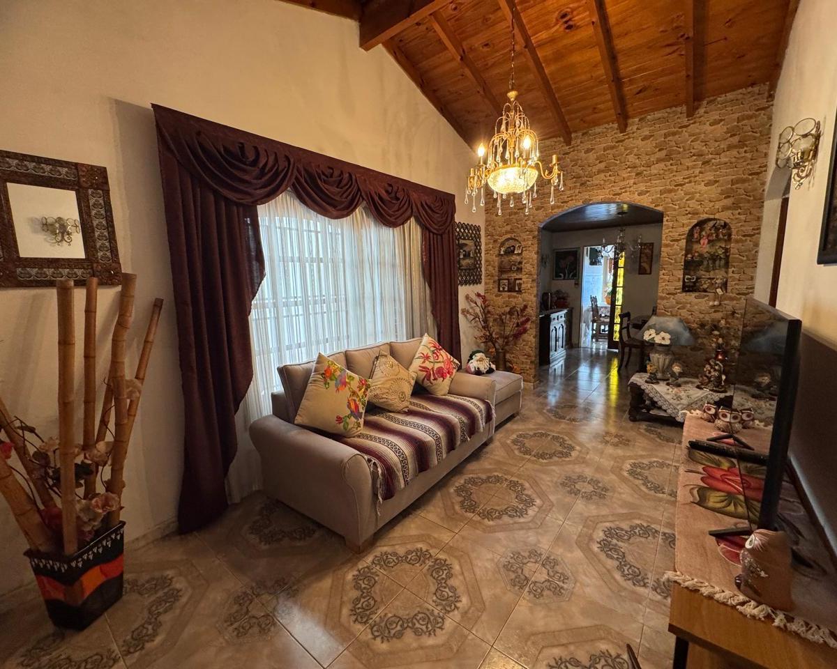 Hermosa Casa con Parque y Quincho en Banfield 5
