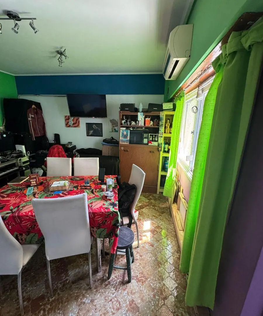 Departamento de 2 ambientes con patio en el Centro de Monte Grande. 4