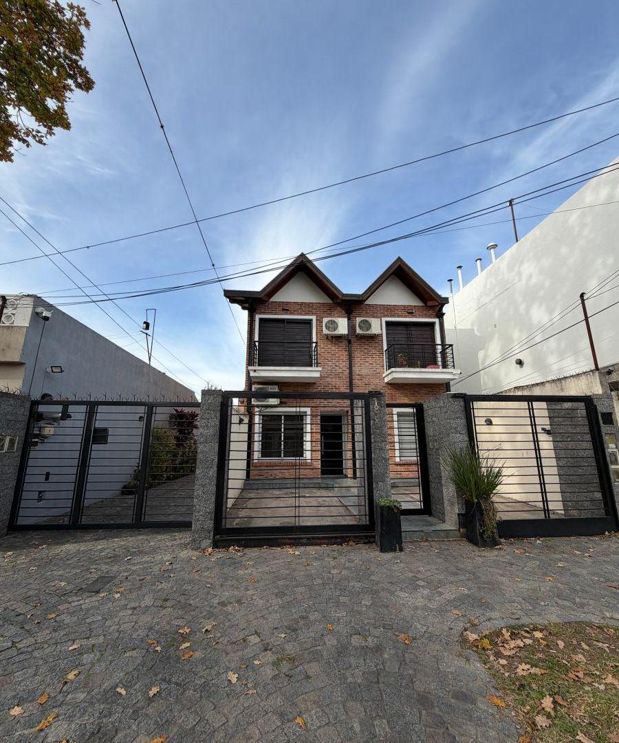 Alquiler Duplex 3 ambientes en Banfield.