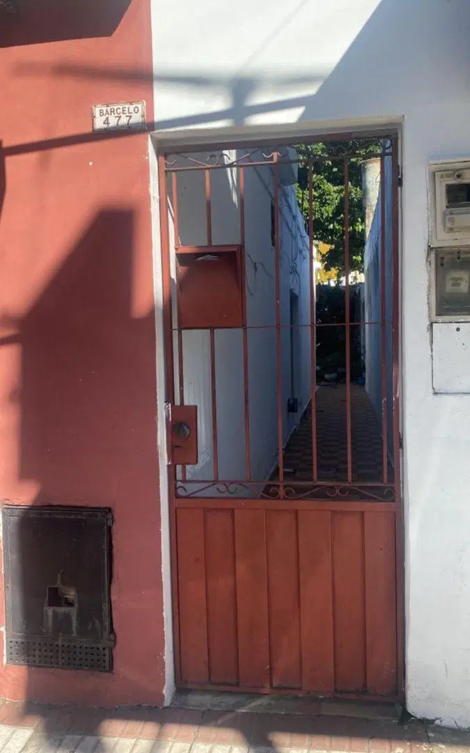 Casa con dos locales comerciales. 1