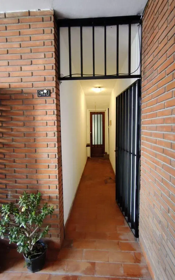 Alquiler de casa 4 ambientes en Banfield. 2