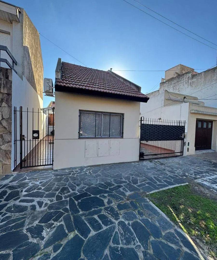 Alquiler de casa 4 ambientes en Banfield. 8
