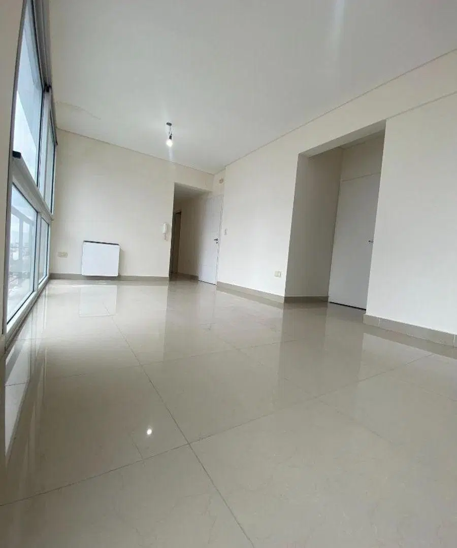 Departamento de 3 ambientes, con cochera y baulera en Banfield. 4