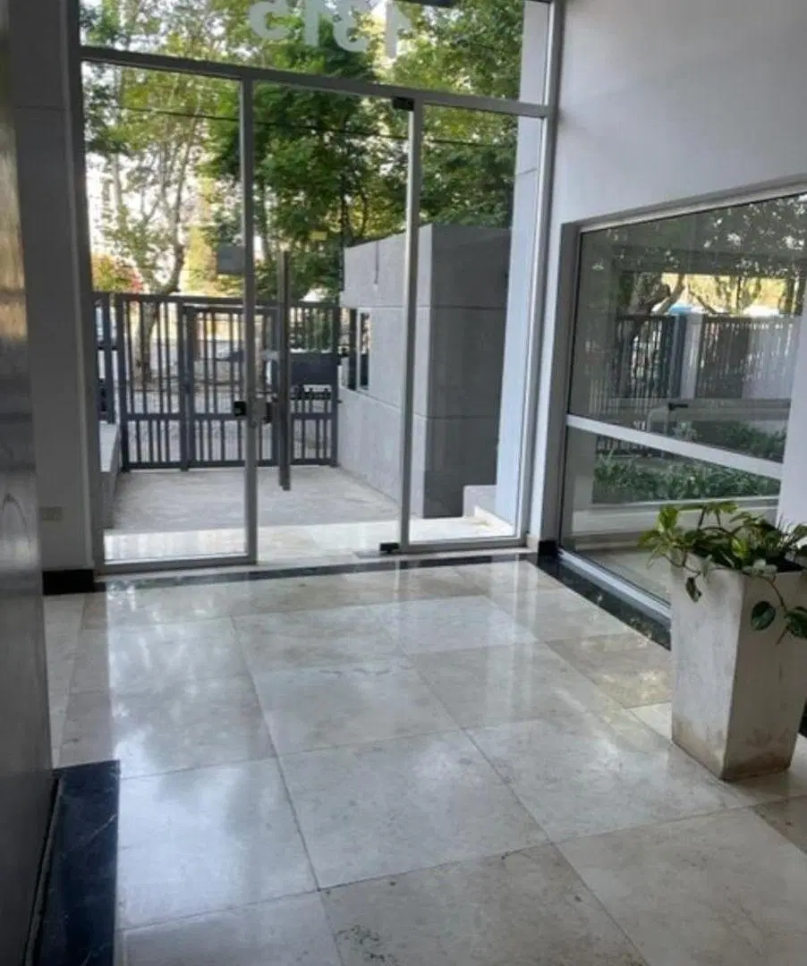 Departamento de 3 ambientes, con cochera y baulera en Banfield. 2
