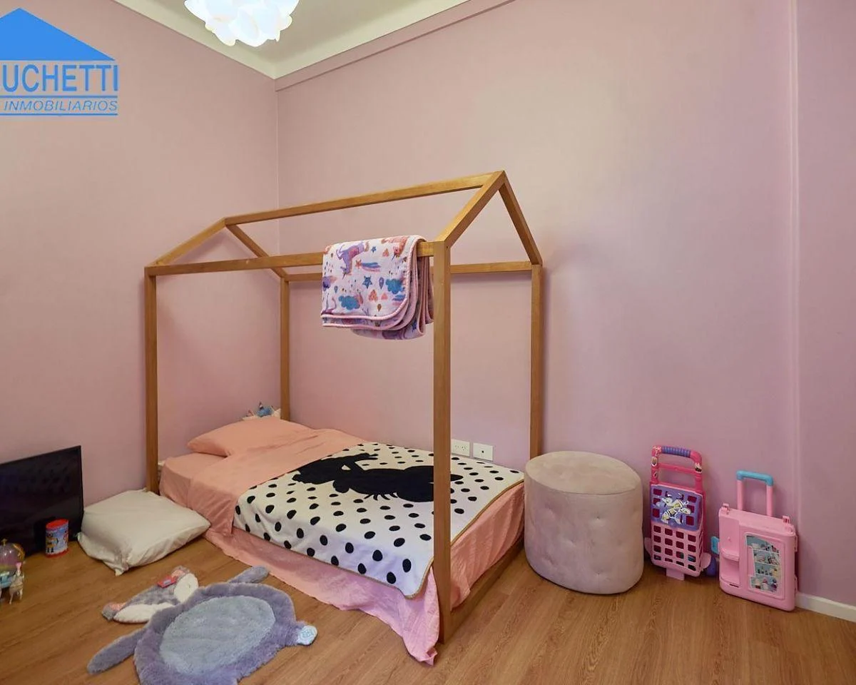 Muy Linda Casa de Estilo Moderno! Ubicación Inmejorable! 2