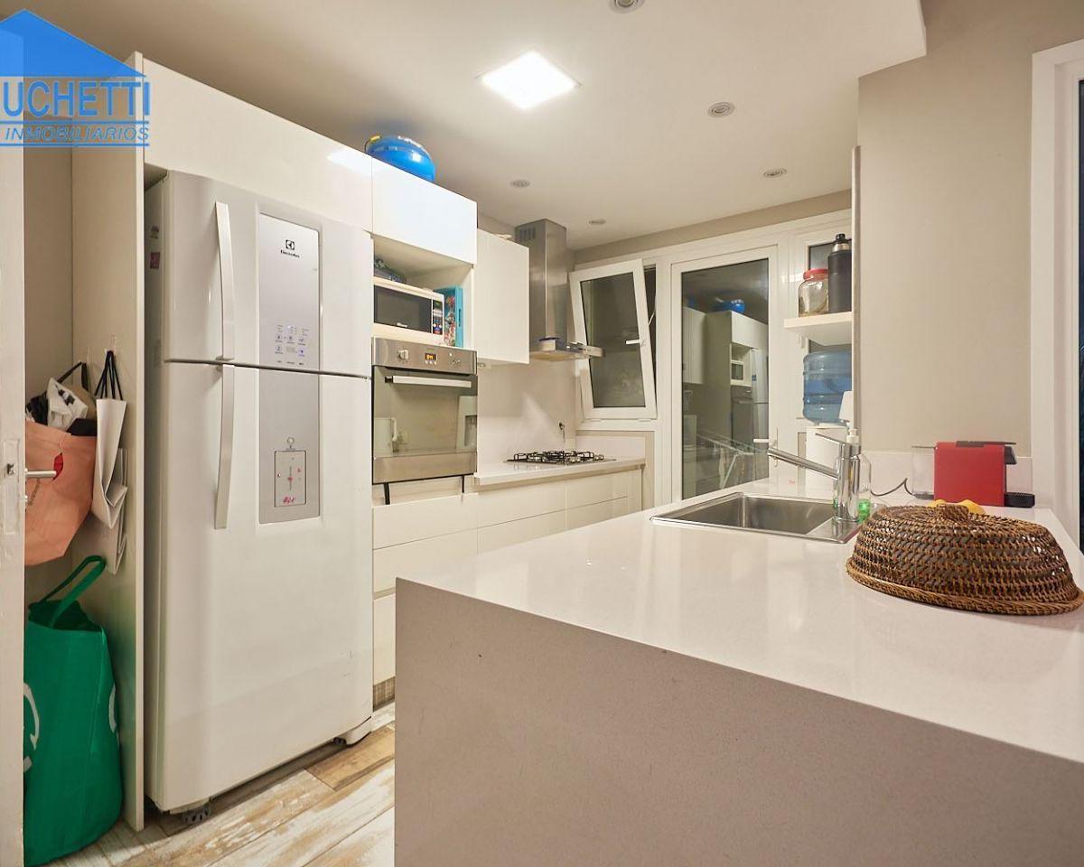 Muy Linda Casa de Estilo Moderno! Ubicación Inmejorable! 3