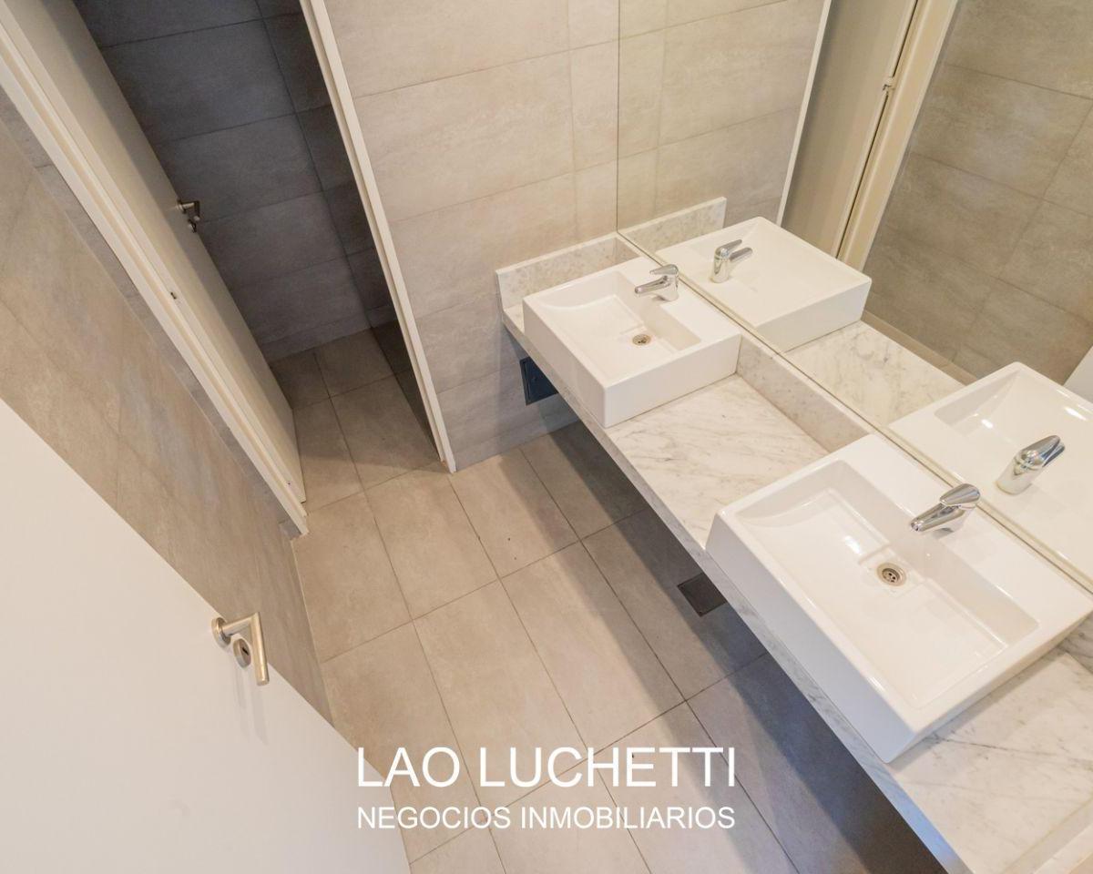 Foto de VENTA! LOCAL DE 243m2 CON EXCELENTE VIDRIERA!! PLENO DOHO!!!, imagen 5