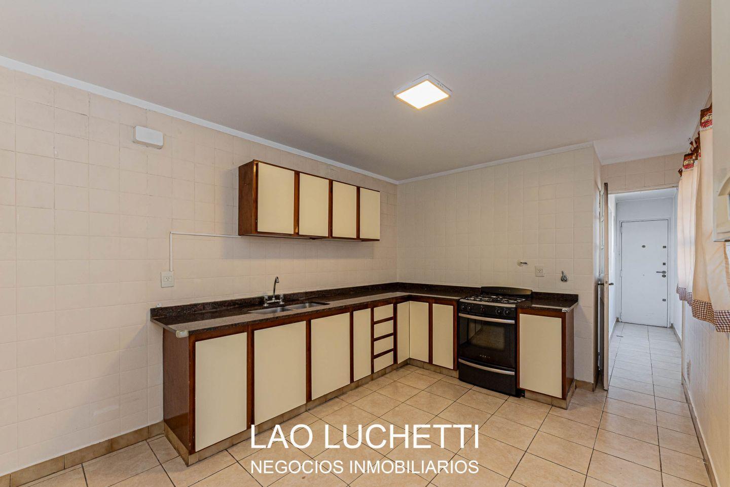 VENTA! 4 Ambientes con Dependencia y Cochera!! BELGRNO R!!