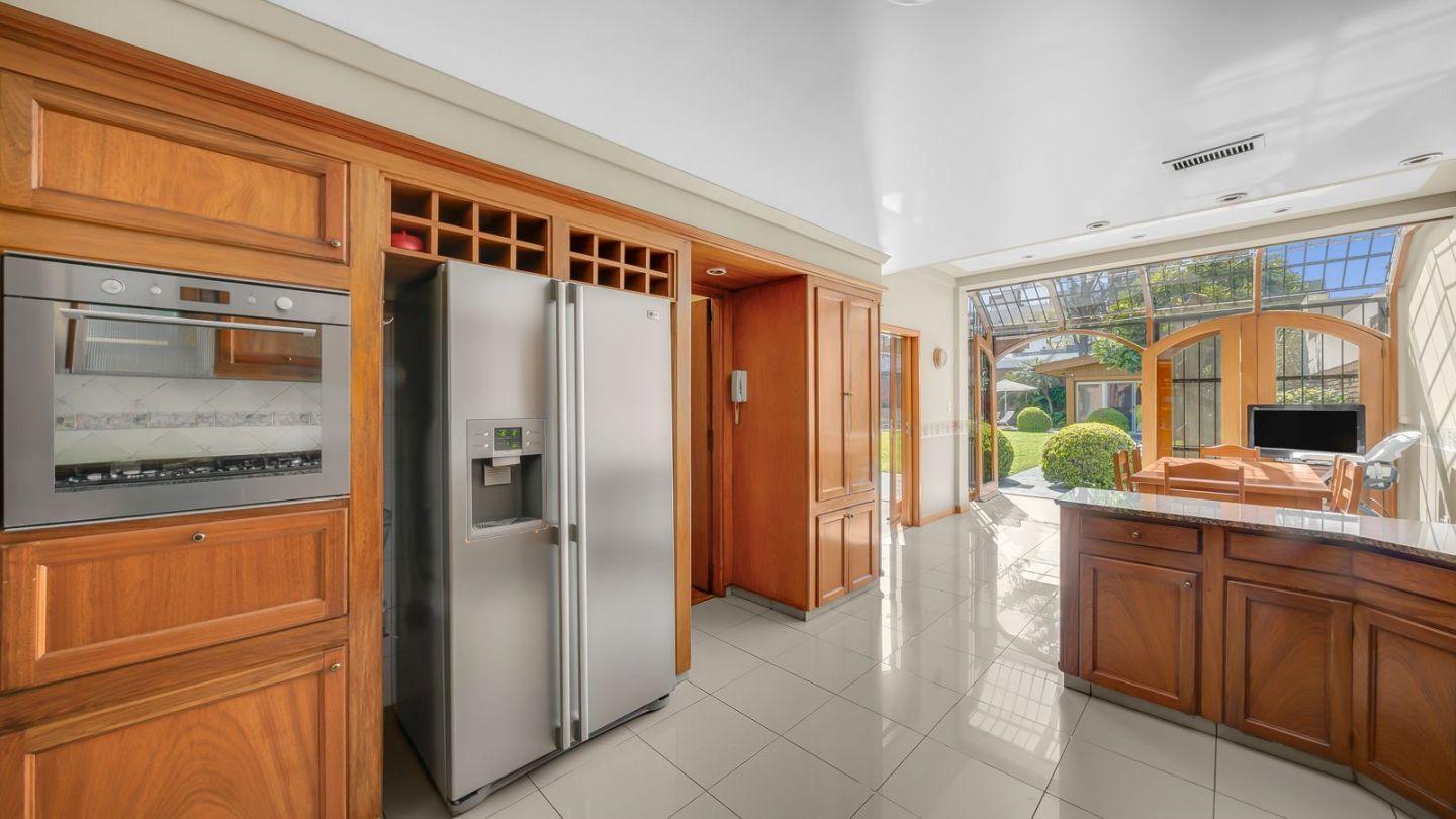 Foto de VENTA! CASA ESPECTACULAR - DOBLE FRENTE - JARDIN PILETA Y QUINCHO, imagen 5