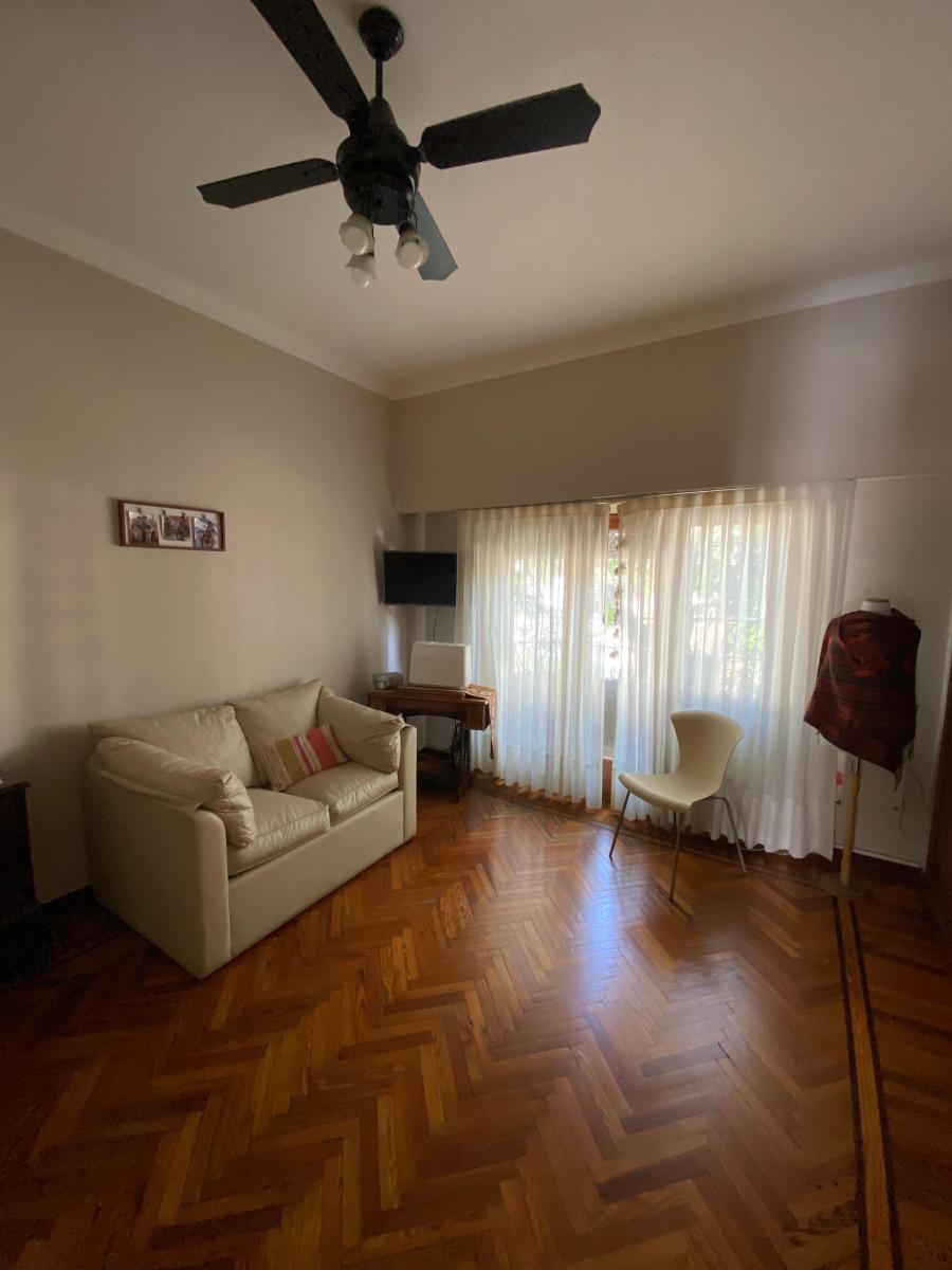 Venta de Casa 7 Ambientes con Piscina y Parrilla en Villa Devoto 3