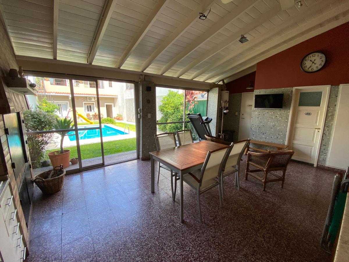 Venta de Casa 7 Ambientes con Piscina y Parrilla en Villa Devoto 4