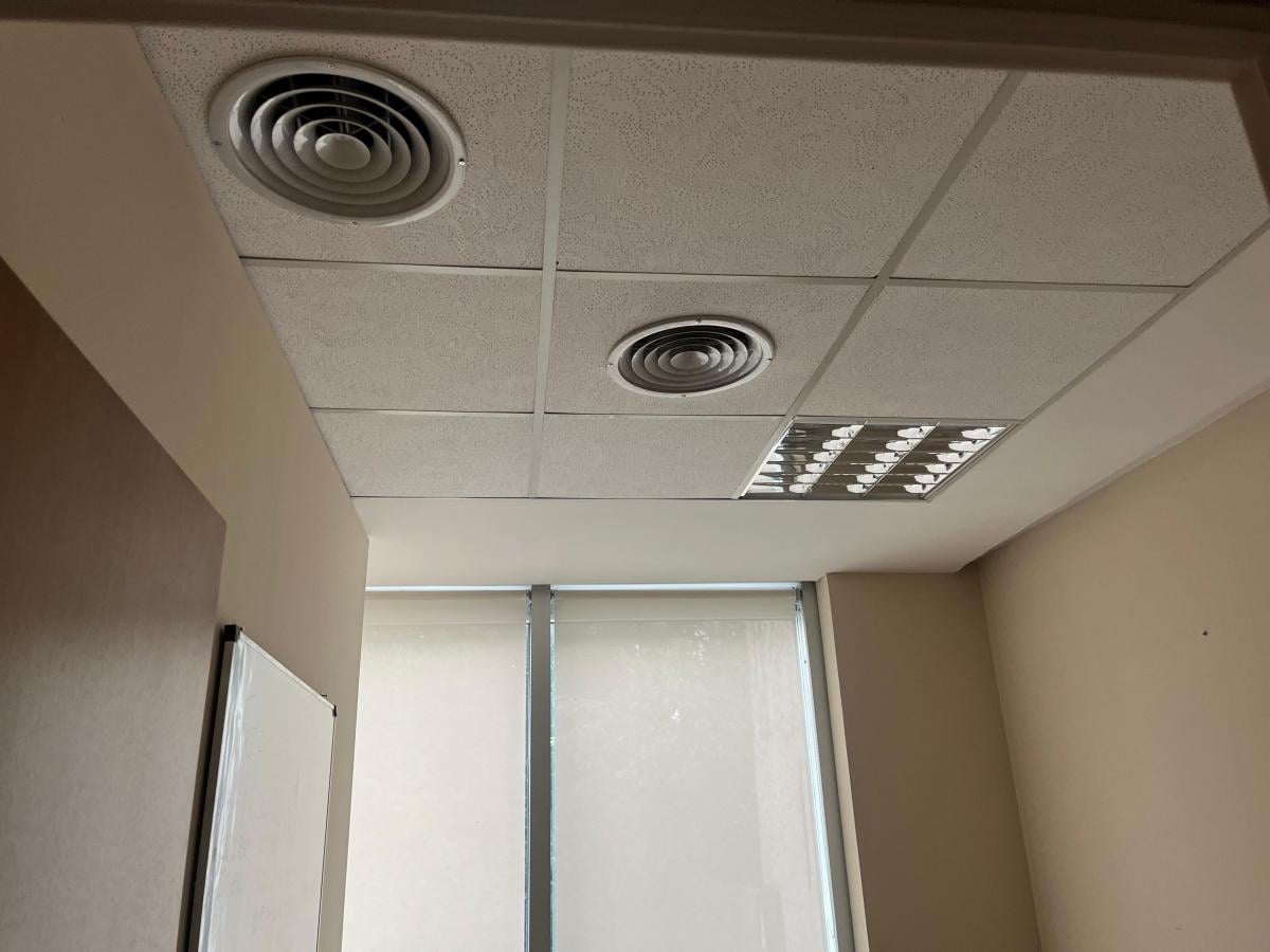 Foto de OFICINA ,LIB 200, UNICA POR UBICACION, 2 BÑOS. COCINA, 2 COCH, 110 M2, imagen 2