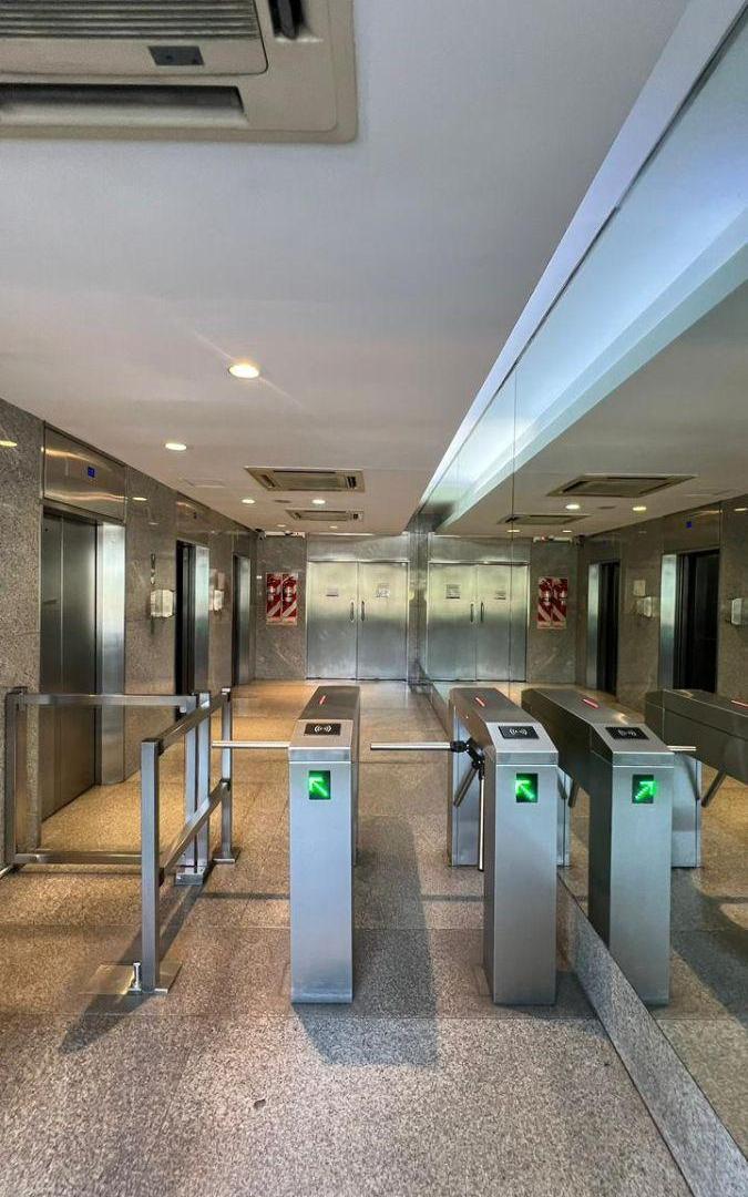 Oportunidad Única: Oficina de Alta Gama en Alquiler en Catalinas