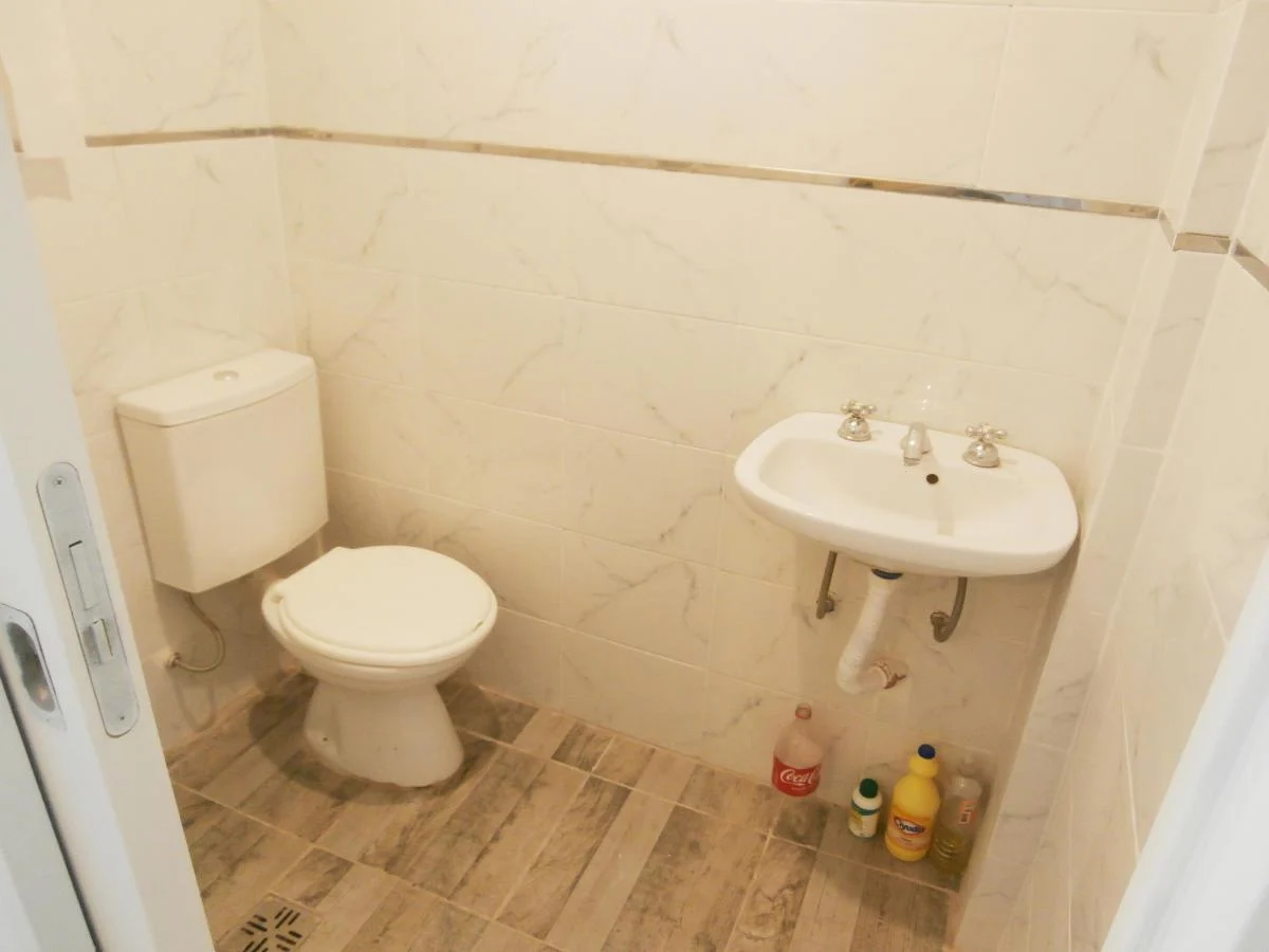 Foto de EN VENTA HERMOSO LOCAL EN AYACUCHO Y VIAMONTE, EN LA CUADRA DEL COLEGIO, imagen 3