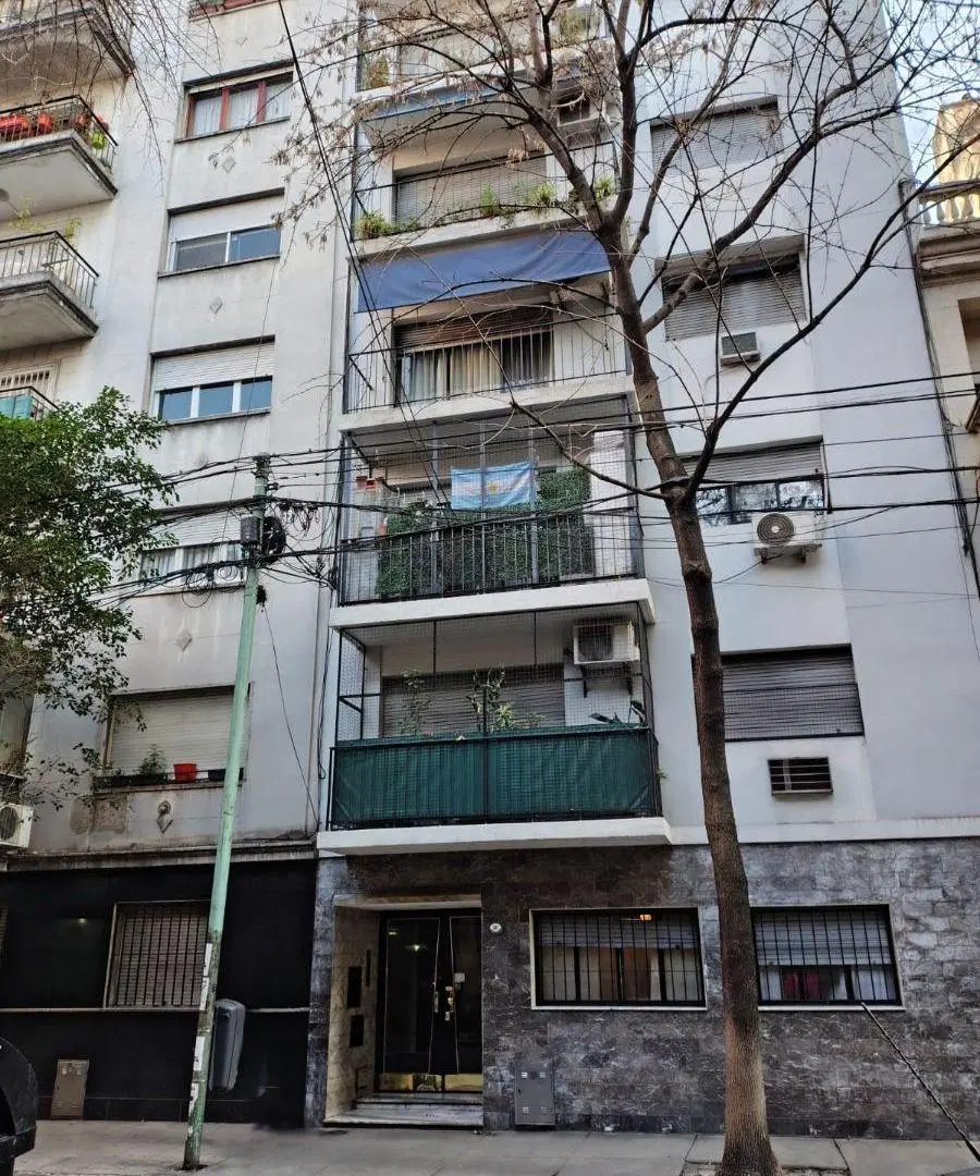 VENTA - 2 AMB. PLANTA BAJA CON DOS PATIOS EN ALMAGRO, PLANTA BAJA A ½ CUADRA DE Av. RIVADAVIA 1