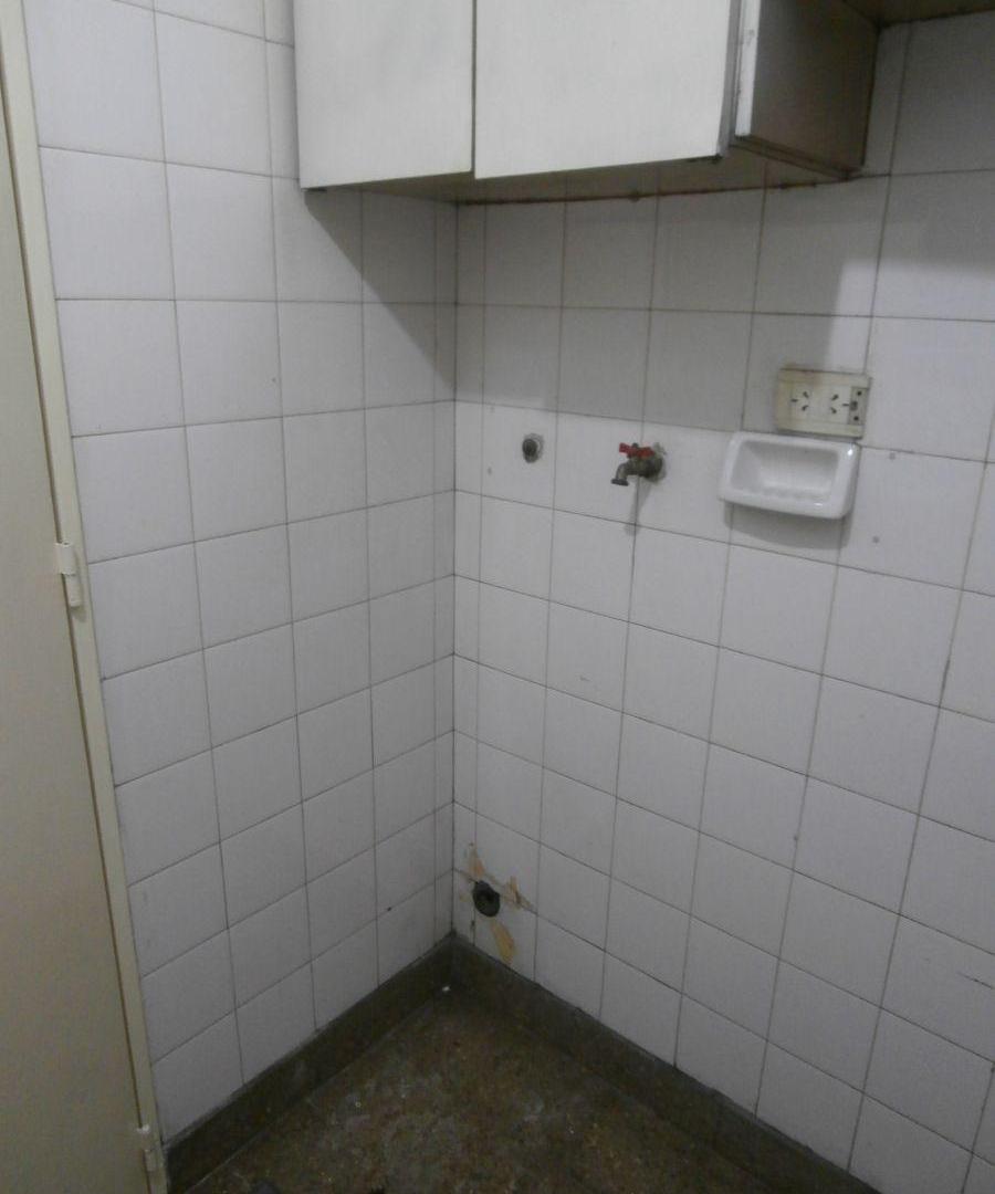Foto de ALQUILER - MONOAMBIENTE AL FRENTE CON DISTRIBUCIÓN EN “L” EN RECOLETA, imagen 2