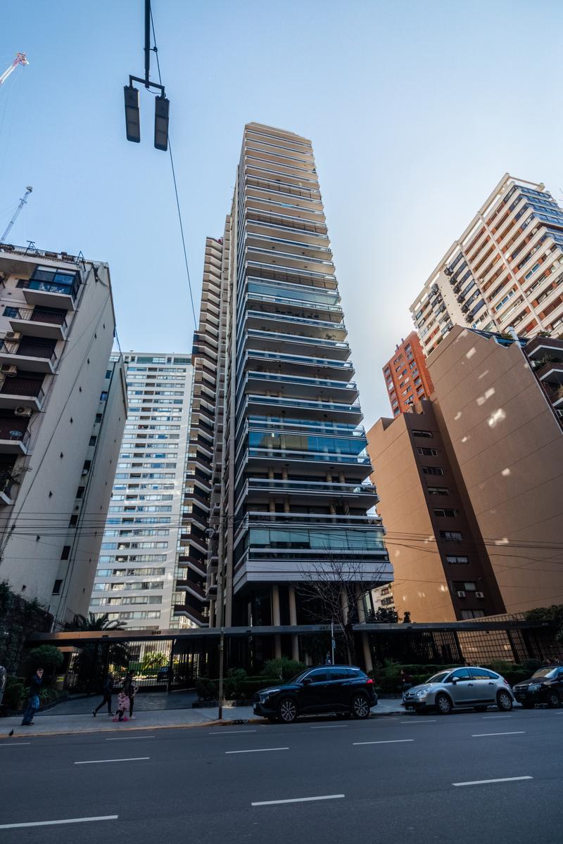 RETASADO! Oportunidad! 5 ambientes en Venta con dos cocheras en Art Tower