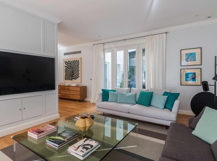 Impecable casa en venta en Barrio Parque. 4