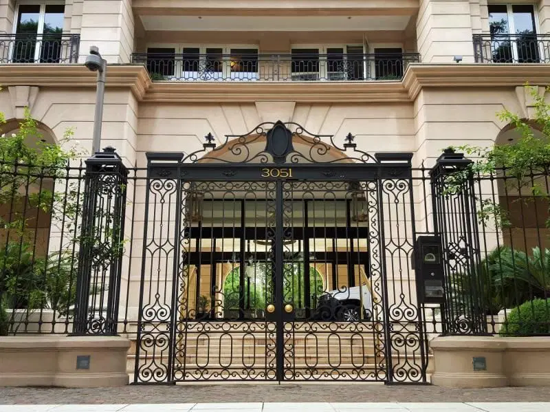 Semipiso en venta con dos cocheras y baulera en Torre Grand Bourg. Barrio Parque. 4