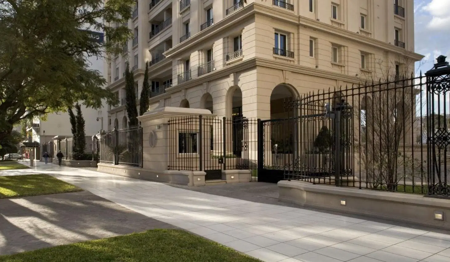 Semipiso en venta con dos cocheras y baulera en Torre Grand Bourg. Barrio Parque. 5