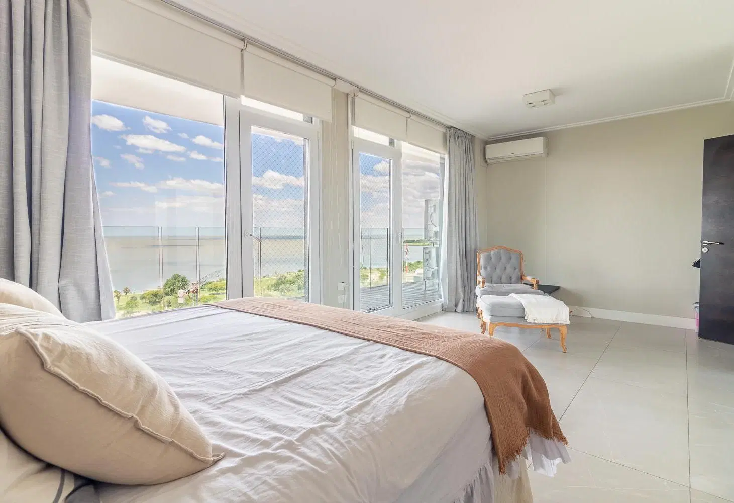 Vicente Lopez  -Venta espectacular penthouse 280m2 - 3/5 dormitorios, vista franca al rio deo 3