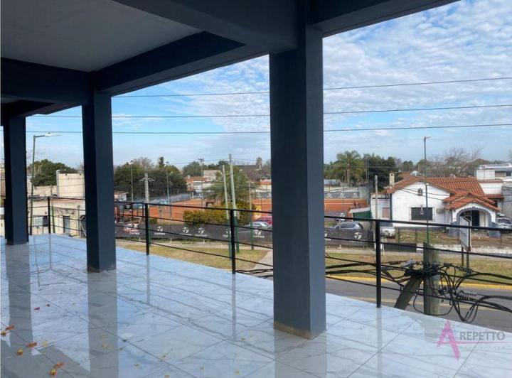OFICINA EN PLANTA ALTA EN ALQUILER EN ITUZAINGO 3