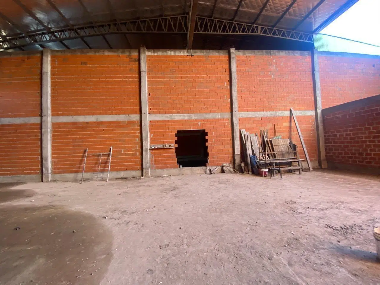 GALPON ESPECTACULAR SOBRE ACCESO OESTE EN LA REJA MORENO 4