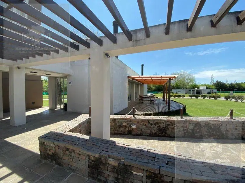 EXCELENTE LOTE CENTRAL EN FINCAS DE ALVAREZ MORENO 4