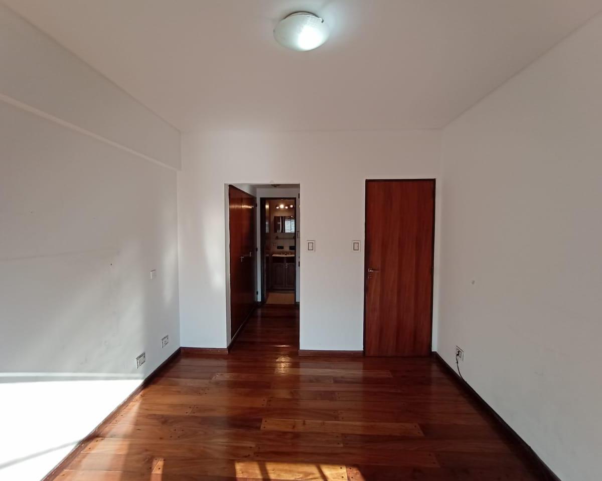 Barracas Departamento 4 Ambientes Piso de 122 m² Al Frente Balcón 1