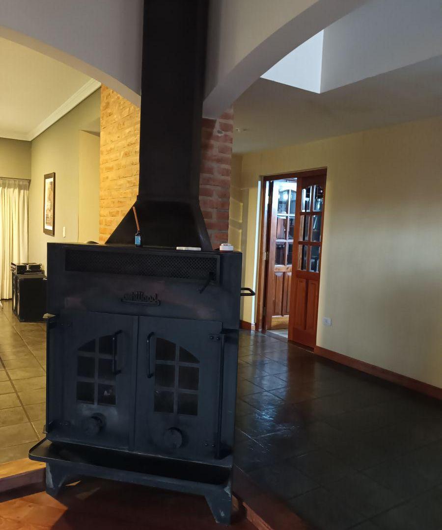 Foto de Excelente casa en venta de 5 ambientes en dos plantas., imagen 3