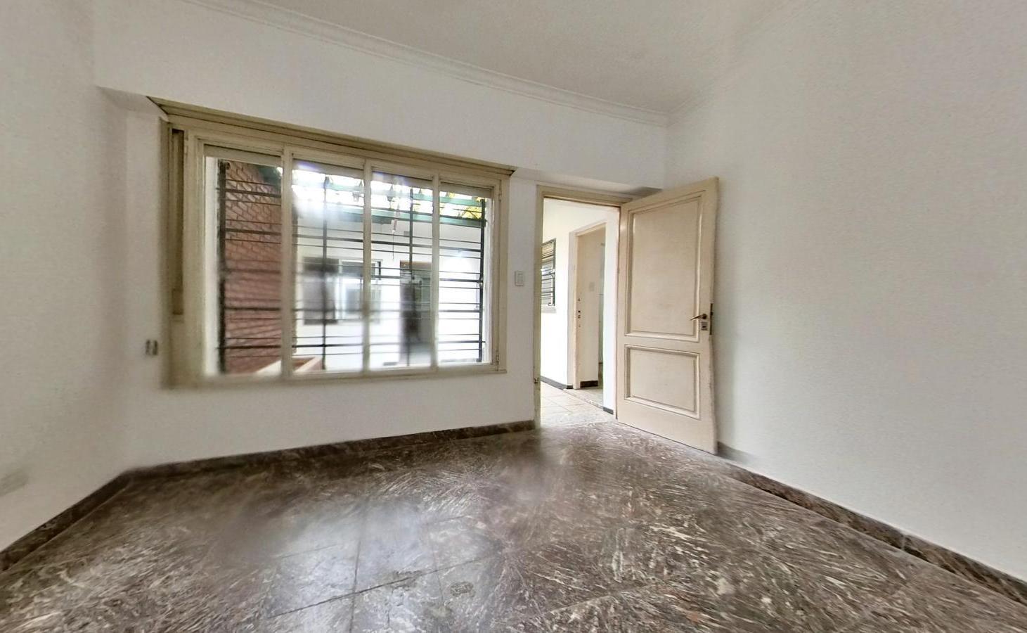 Foto de Casa en Lomas de Zamora Oeste en barrio residencial, imagen 1
