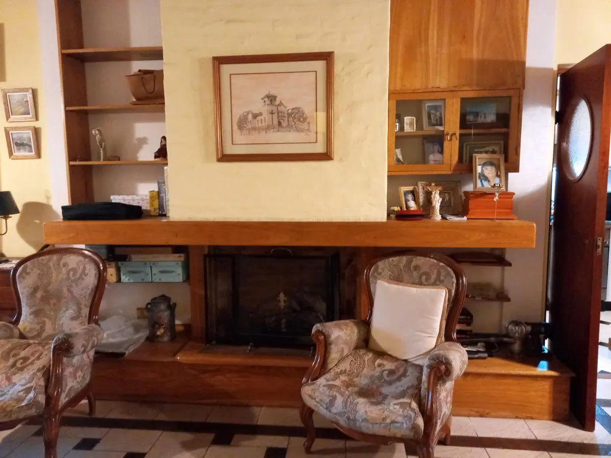 EXCELENTE CHALET COMPUESTO DE LIV-COM 4 DORM DEP SERV COCH PISC JDIN QUINCHO PARR COCHERA 5