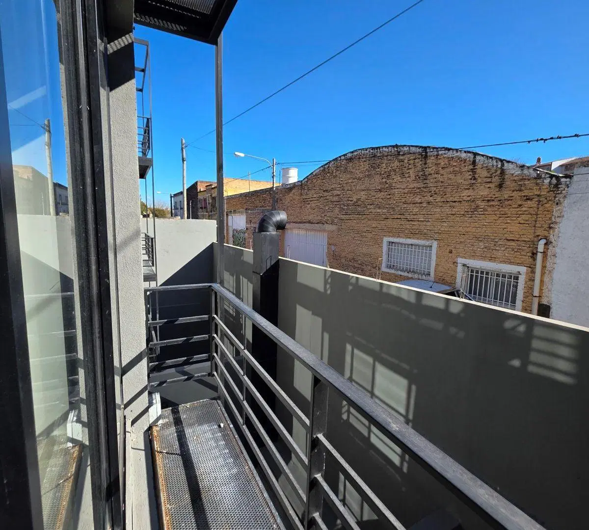 ALQUILAMOS! UN DORMITORIO A ESTRENAR! B° COFICO 1