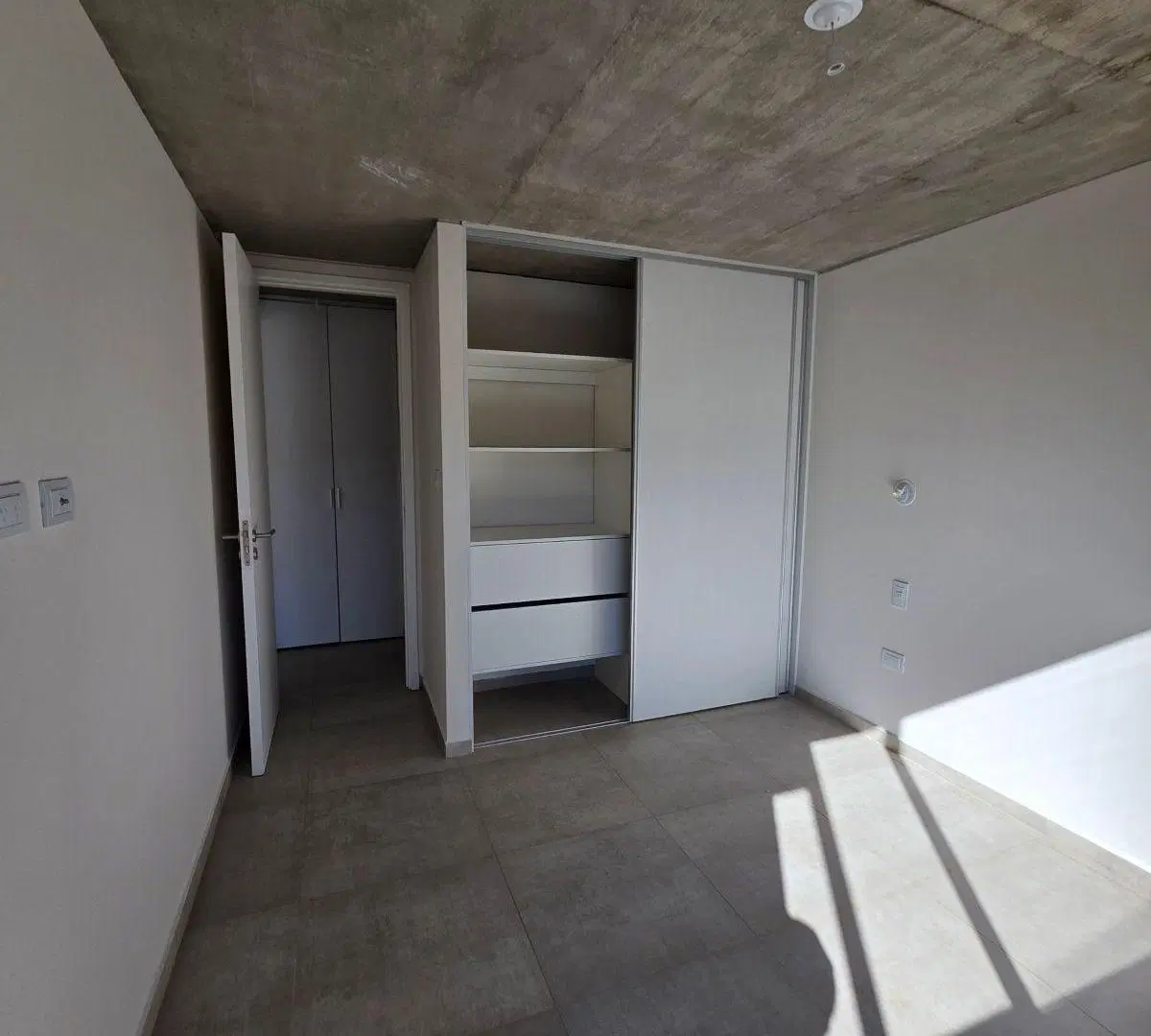 ALQUILAMOS! UN DORMITORIO A ESTRENAR! B° COFICO 4