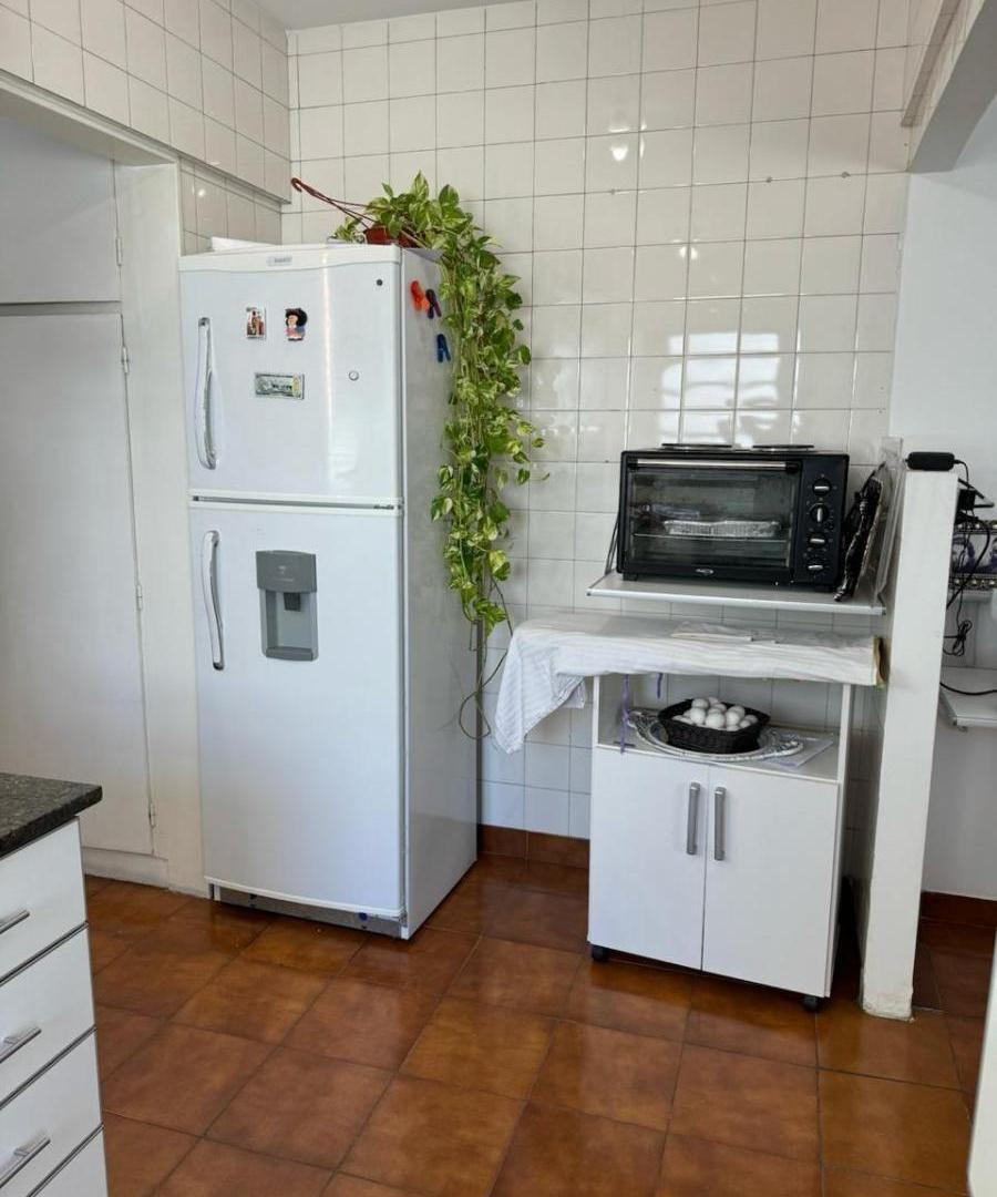 3 ambientes en Recoleta. Balcón/parrilla. Cochera. apto crédito.