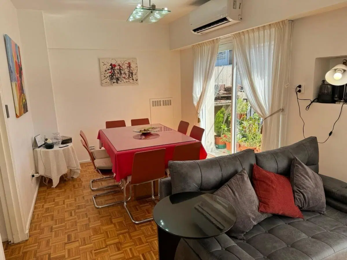 3 ambientes en Recoleta. Balcón/parrilla. Cochera. apto crédito. 4